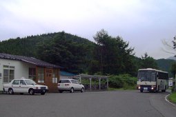 三厩駅と村営バス