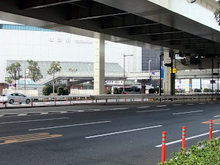 横浜駅前